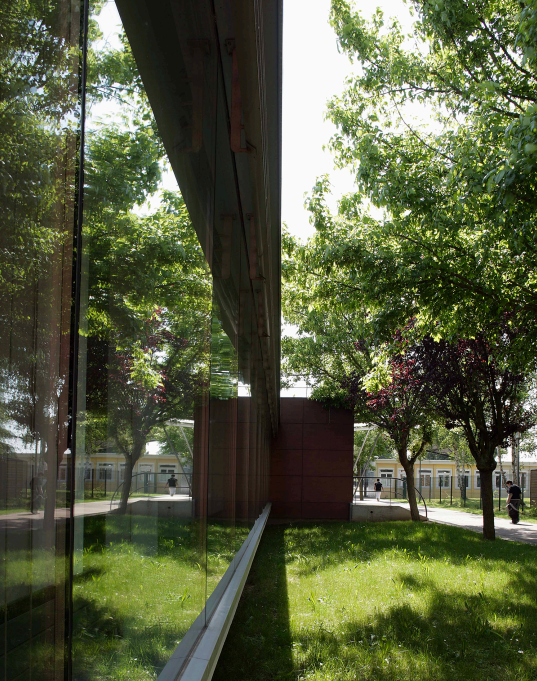 Photo d'un lycée en bois écologique